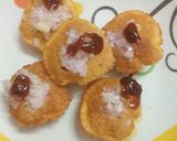 A picture of step 4 of Rava puri chat.