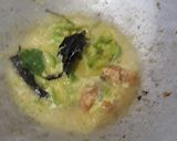 Foto langkah ke 4 dari resep Tongkol asap kuah santan.