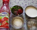 A picture of step 1 of Fresh Strawberry milk shake.