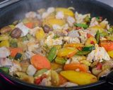 Foto del paso 4 de la receta: Noodles de arroz con verduras y pollo