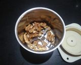 A picture of step 2 of Chocolate walnut pancake.