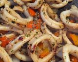 Foto del paso 5 de la receta: Calamares al ajillo con aceite de coco 🌴 y salsa de ostras ❤