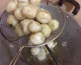 Foto langkah ke 3 dari resep Cilok/cimol goreng balado.