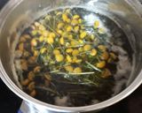 Foto del paso 1 de la receta: Zumo de nísperos con infusión de flores. "Pon flores en tu boca"