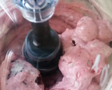 Foto del paso 2 de la receta: Helado de fresas y yogurt🍧
