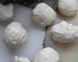 Foto del paso 2 de la receta: Pancitos de cebolla y orégano express(con harina leudante)