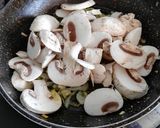 Foto del paso 2 de la receta Salsa de champiñón y albahaca