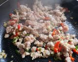 รูปขั้นตอนการทำที่ 3 ของ ผัดผักบุ้งหมูสับ