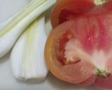 Foto del paso 1 de la receta: Ensalada de brotes tiernos, aguacate y huevo duro