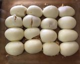 Foto del paso 1 de la receta Huevos rellenos gratinados a los cuatro quesos con mostaza de Dijon