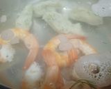 Hình bước làm 1 của món Canh rau dền nấu tôm và chả cá