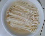 Foto langkah ke 1 dari resep Spicy Jamur Enoki.