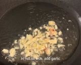 A picture of step 3 of Easy stir fried honey and soysauce beef with egg noodles.