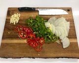 Foto del paso 1 de la receta: Macarrones con carne picada, tomate, nata, parmesano y verduras