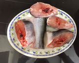 Hình bước làm 1 của món Cá basa kho hành ớt