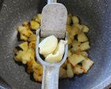 Foto del paso 5 de la receta: Tortilla de zapallito redondo y papa, liviana, rica y muy fácil (y de cuasi-aprovechamiento)