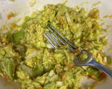 Foto del paso 2 de la receta: Tostada de desayuno saludable con huevo poché