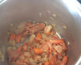 Foto del paso 2 de la receta: Calamares en salsa de langostinos