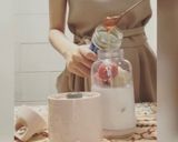 รูปขั้นตอนการทำที่ 1 ของ Strawberry banana milkshake 🍓🍌
