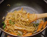 A picture of step 4 of My Lazy Yakisoba (Japanese Stir fried noodle).