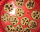 Foto del paso 3 de la receta: Cookies con chips de chocolate crujientes y deliciosas en 5 minutos!😉🍪 aptas pascuas judías!