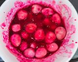 Foto langkah ke 3 dari resep Telur Puyuh Pink Buah Naga.