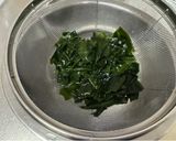 A picture of step 2 of Japanese Wakame seaweed salad.