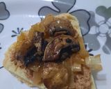 Foto del paso 7 de la receta: Pan con atún, hongos, cebolla y morrón