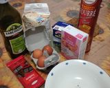 Foto del paso 1 de la receta: Elvis cocho (bizcocho con trozos de chocolate y galletas)