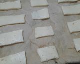 Foto del paso 5 de la receta: Pizza 2 sabores: huevo duro, olivas negras y 4 quesos con olivas verdes