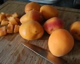 Sárgabarack leves áfonyával recept fázis 1 fotója