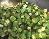 A picture of step 3 of Okra Kadhi.