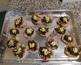 Foto del passaggio 3 della ricetta Crostini  mimosa con pane ai cereali pancetta toscana, asparagi di monte e tuorlo di uovo sodo