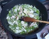 Foto del paso 7 de la receta: Arroz con roux de curry japonés, huevas y cocochas de calamar