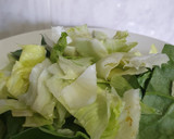Foto del paso 2 de la receta: Ensalada de salmón y espinacas con aliño de tártara ligera.🌼🌼
