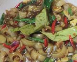 Foto langkah ke 2 dari resep Tumis kikil cabe ijo.