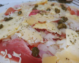 Foto del paso 3 de la receta: Pizza amb cuixot salat, dolç, salami i alcaparras amb vinagre