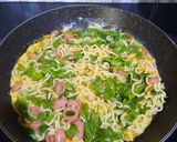 Foto langkah ke 3 dari resep Martabak mie daun kelor.