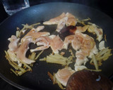 Foto del paso 4 de la receta: Salteado de pollo y champiñones con jengibre