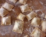 Foto del paso 4 de la receta: ¿Domingo de pastas?😋 Raviolones caseros con acelga de la huerta