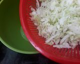 A picture of step 2 of Cabbage capsicum pakoda.