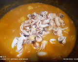 Foto del paso 7 de la receta: Calamar estofado con pasta de curry rojo