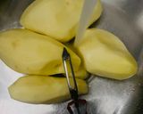 Foto del paso 1 de la receta: PURÉ MUY CREMOSO DE PAPAS 🥔 🥔🍶🧈🥔🥔