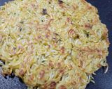 A picture of step 4 of Maggi Pizza.