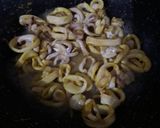 Foto langkah ke 2 dari resep Tumis Cumi Sambal Bawang.