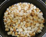 Zsemlemártás 🍞 pirított zsemléből 🥖, fokhagymásan 🧄, alaplével 🍲 recept fázis 3 fotója