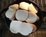 A picture of step 4 of California Farm Red Onion Soup.