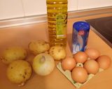 Foto del paso 1 de la receta Tortilla de patatas con cebolla en MC