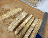 Hình bước làm 1 của món Bánh Hỏi Tempeh Cuốn Lá Lốt Chay