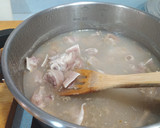 Foto del paso 1 de la receta: Arroz con oreja y pie de cerdo, el arroz típico de la zona